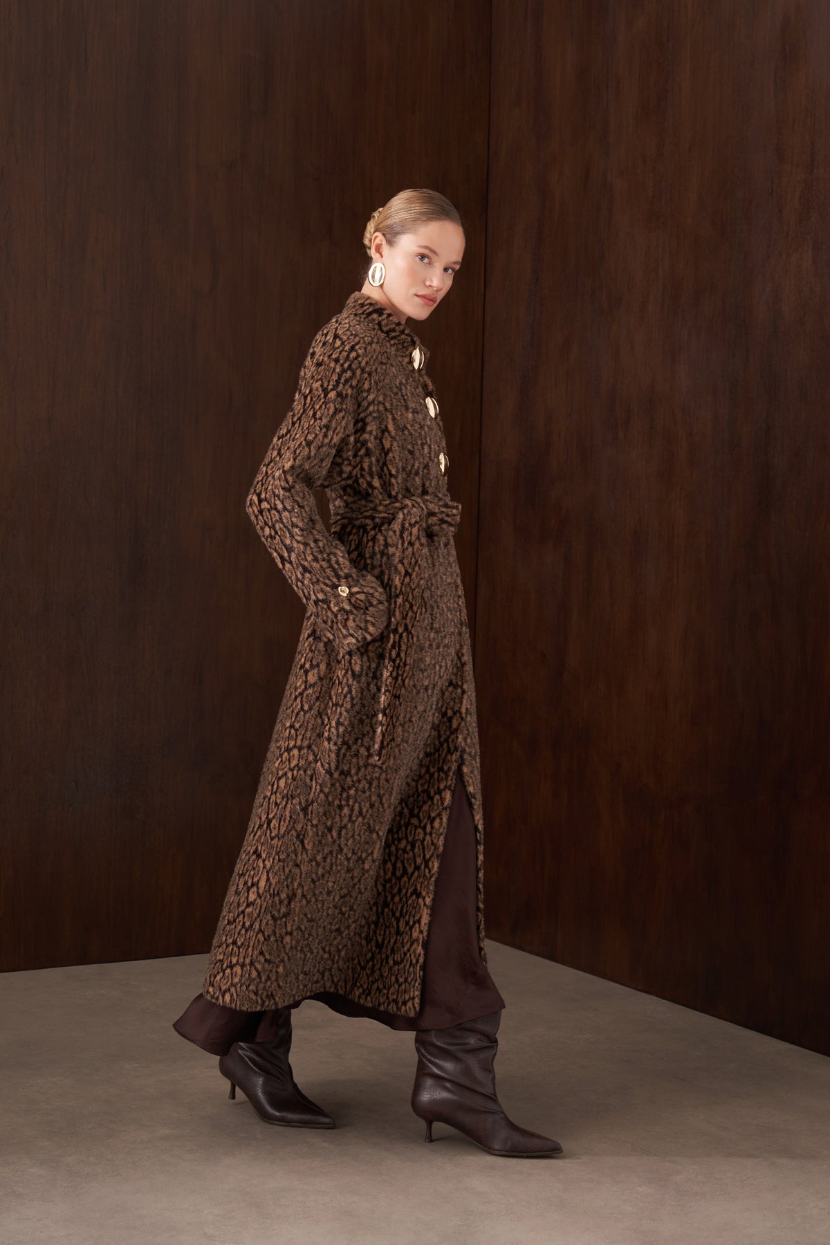 Hakim Yaka Angora Düğmeli Kaban