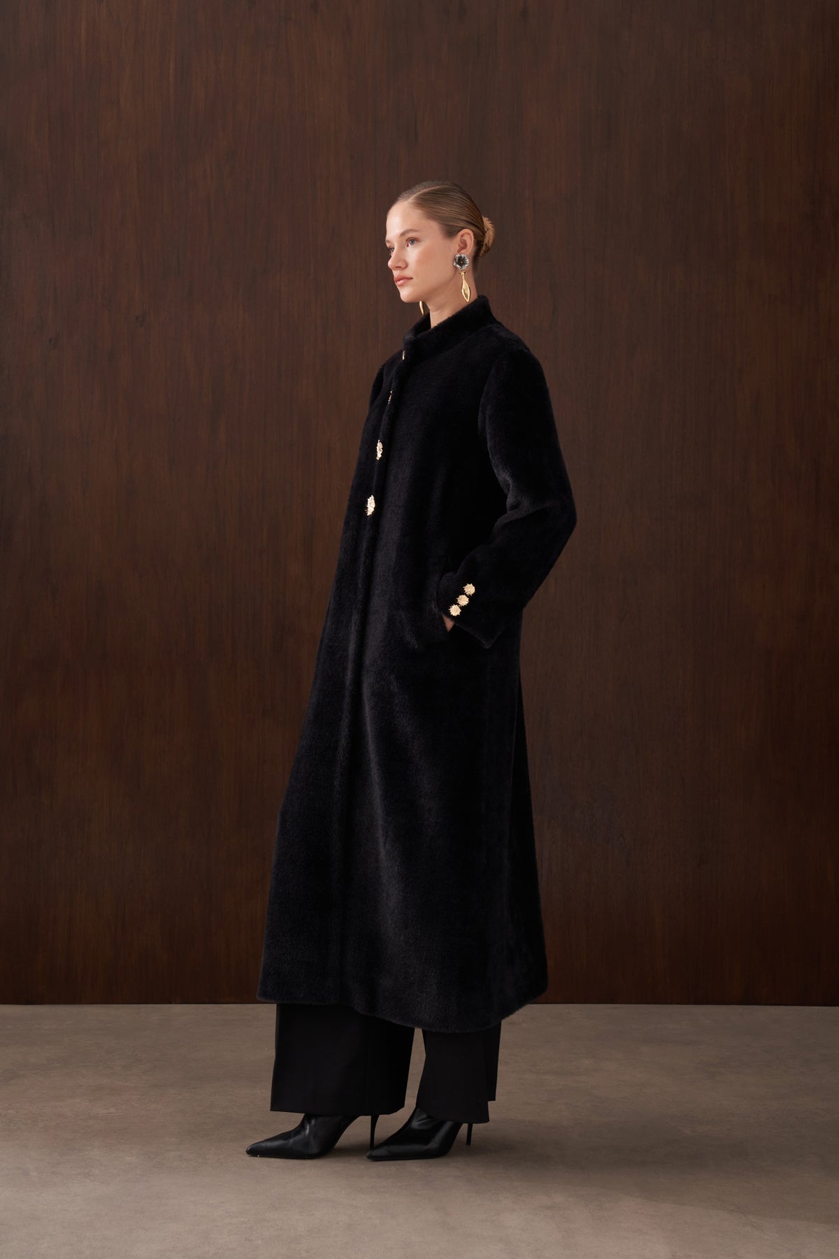 Önü Düğme Detaylı Angora Kaban - siyah