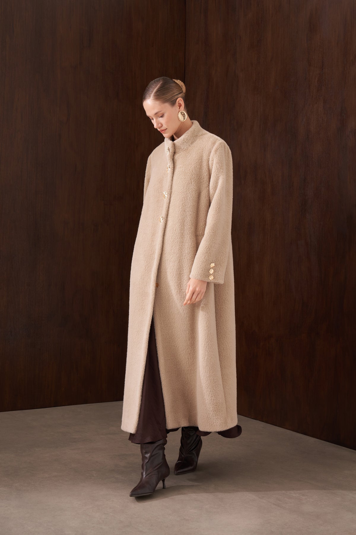 Önü Düğme Detaylı Angora Kaban - koyu bej