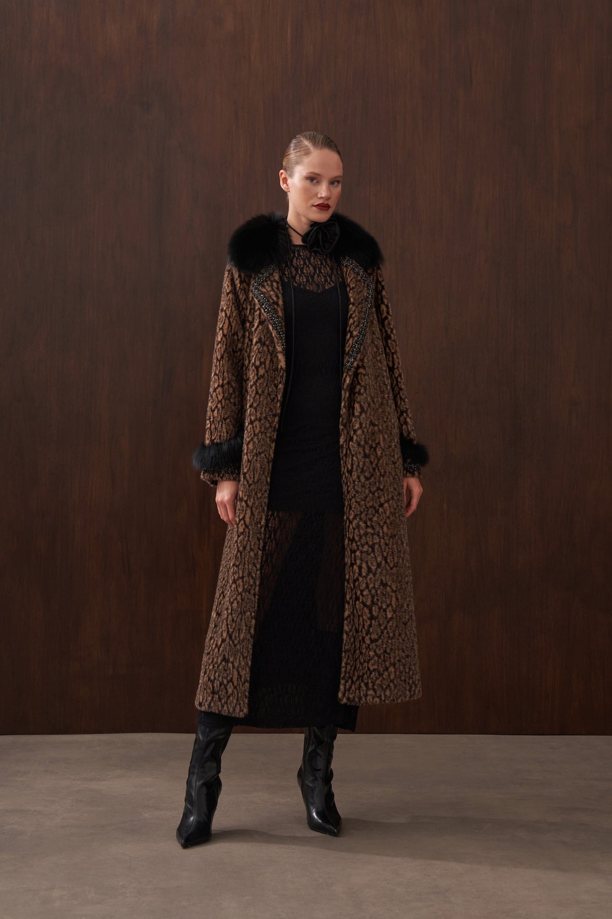 Kürk ve Elişi Detaylı Angora Leopar Kaban