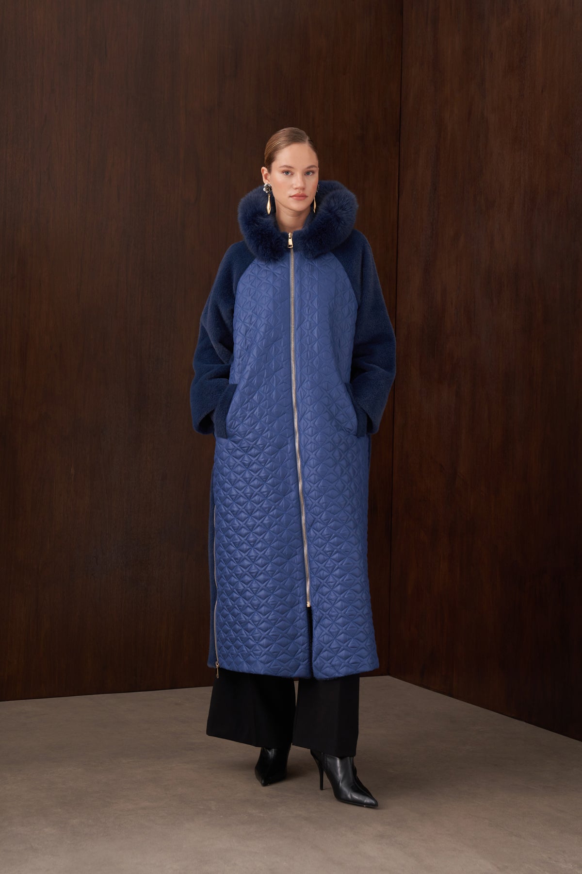 Elmas Desen Kapitone Detaylı Kürklü Angora Kaban - indigo