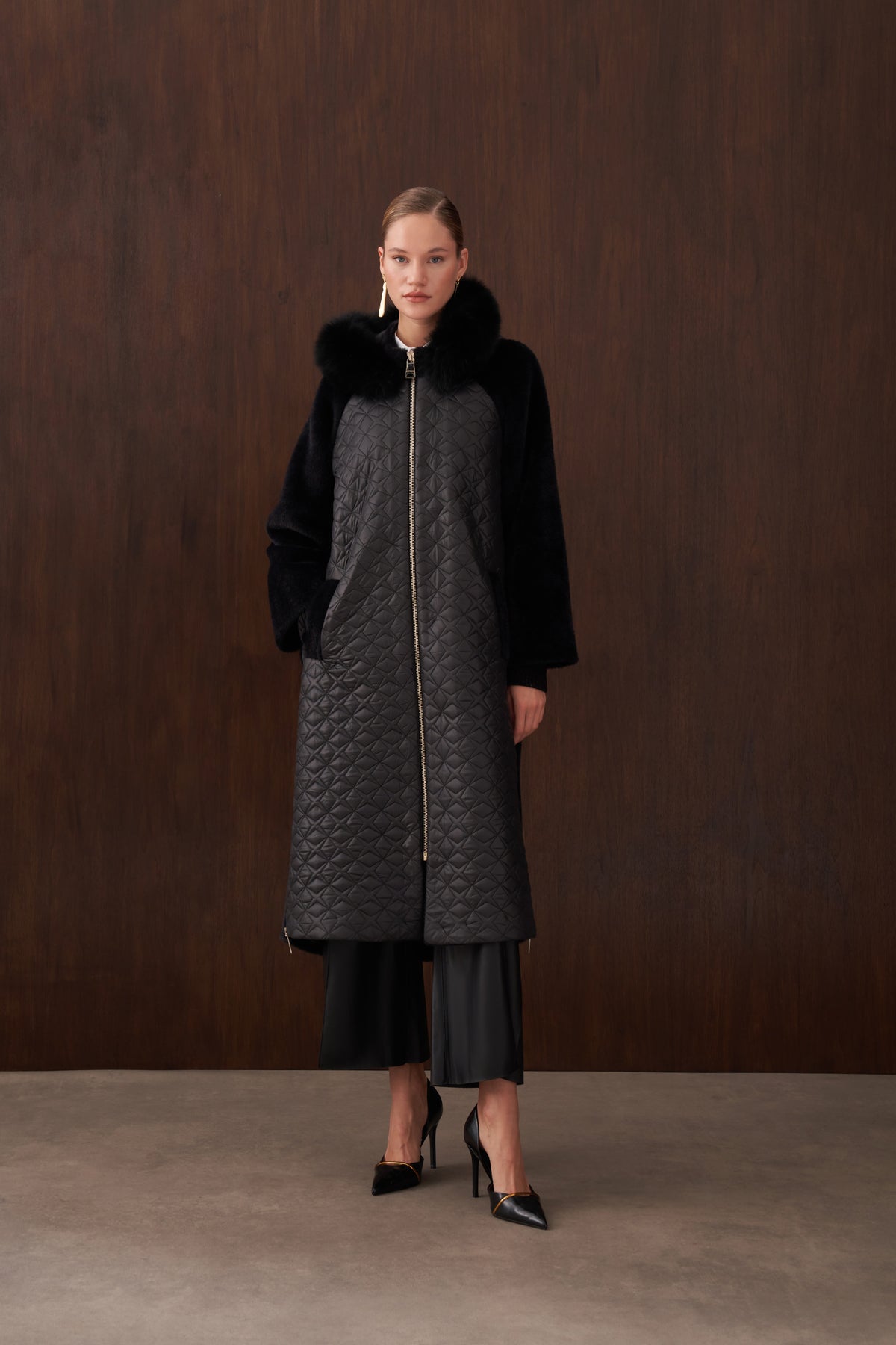 Elmas Desen Kapitone Detaylı Kürklü Angora Kaban - siyah