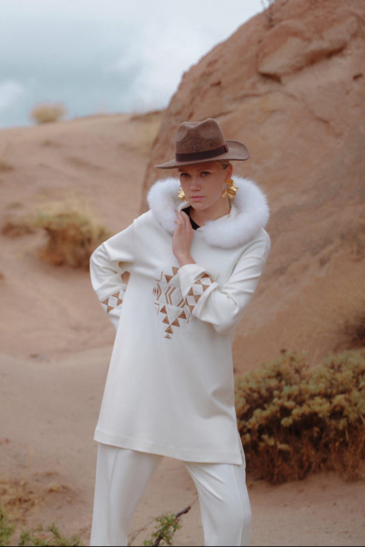 Etnik Desenli Kapüşon Kürk Detaylı Takım Elbise - ekru