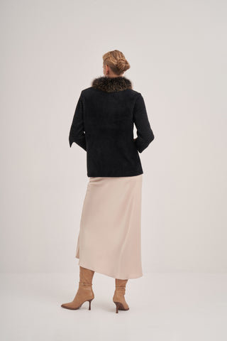 معطف قصير محبوك بنقوش مزين بالفرو 