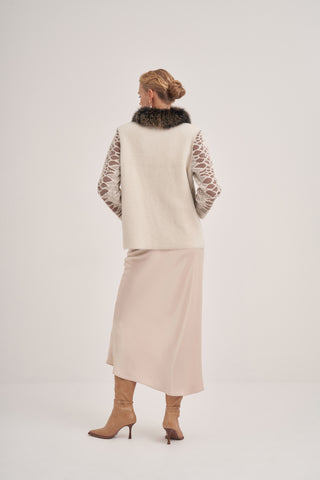 معطف قصير محبوك بنقوش مزين بالفرو 