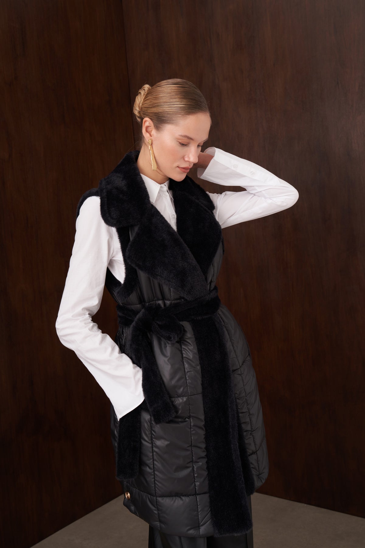 Kapitone ve Angora Kombinli Yelek - siyah