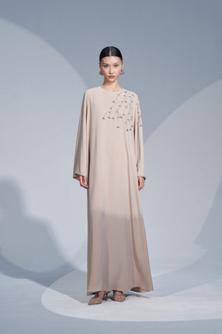 Kol Ucu ve Omuz Kısmında Taş İşlemeli Elbise - bej