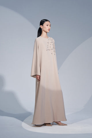 Kol Ucu ve Omuz Kısmında Taş İşlemeli Elbise - bej