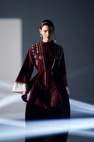 Biye Detaylı Kol ve Omuz El İşi Taş Detaylı Abaya - bordo