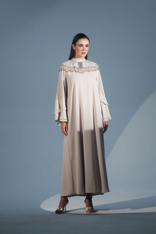 Yaka Aksesuarlı Volan Detaylı Kuşaklı Elbise - bej