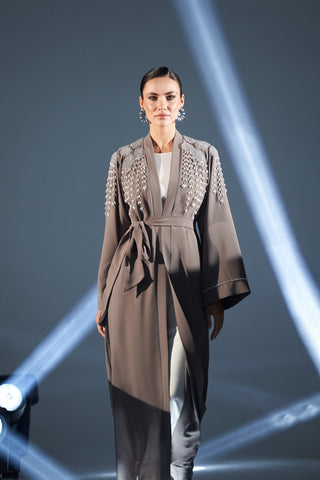 Omuzdan Aşağı Özel Desenlerle İşlenmiş Taş Detaylı Abaya - vizon