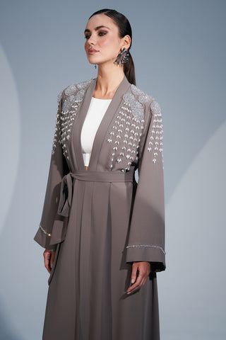 Omuzdan Aşağı Özel Desenlerle İşlenmiş Taş Detaylı Abaya - vizon