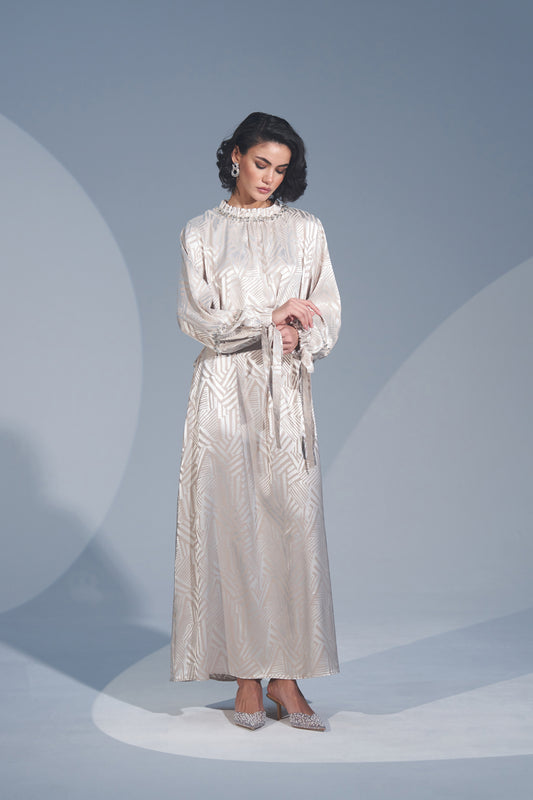 Yaka Ucu Taş ve Fırfır Detaylı Kolu Bağlamalı Jakar Elbise - bej