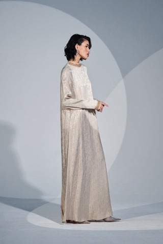 Kol Uçları ve Yakası El İşi Detaylı Elbise - bej