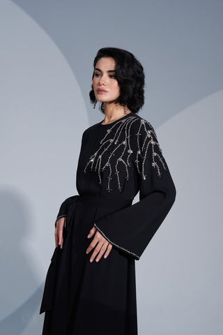 Kol Ucu ve Omuz Kısmında Taş İşlemeli Elbise - siyah