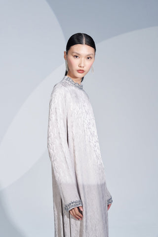 Kol Uçları ve Yakası El İşi Detaylı Elbise - gri