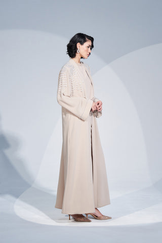 Omuzdan Aşağı Özel Desenlerle İşlenmiş Taş Detaylı Abaya - bej
