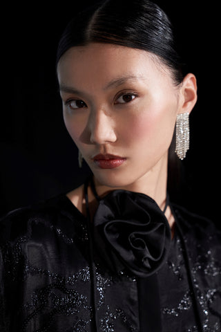 عباية من الأورجانزا بأكمام من قماش منقوش