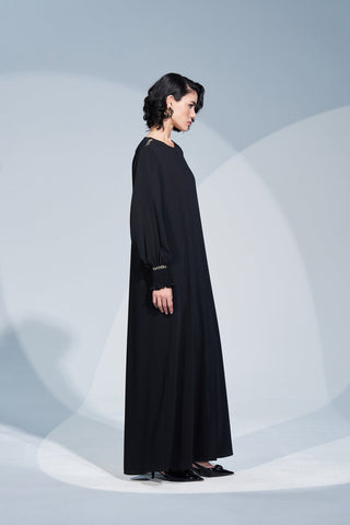 Kol Uçları ve Omuzda Zincir Taş Detaylı Ferace - siyah