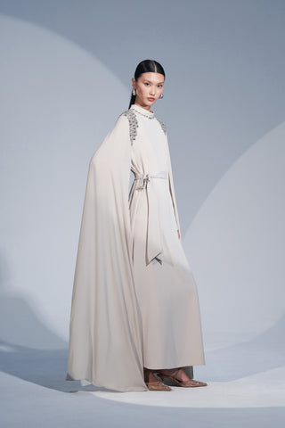 Omuz ve Yaka El İşi Taş İşlemeli Kol Pelerin Detaylı Elbise - bej