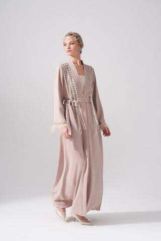 Elişi ve Tüy Detaylı Sallantı Taşlı Abaya - bej