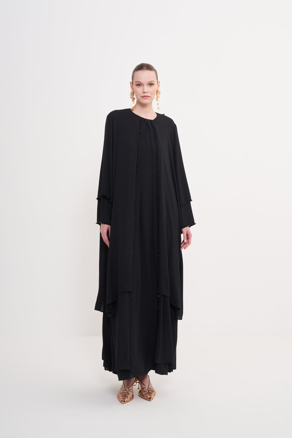 Önü Boydan Boncuk İşleme Detaylı Abaya - siyah