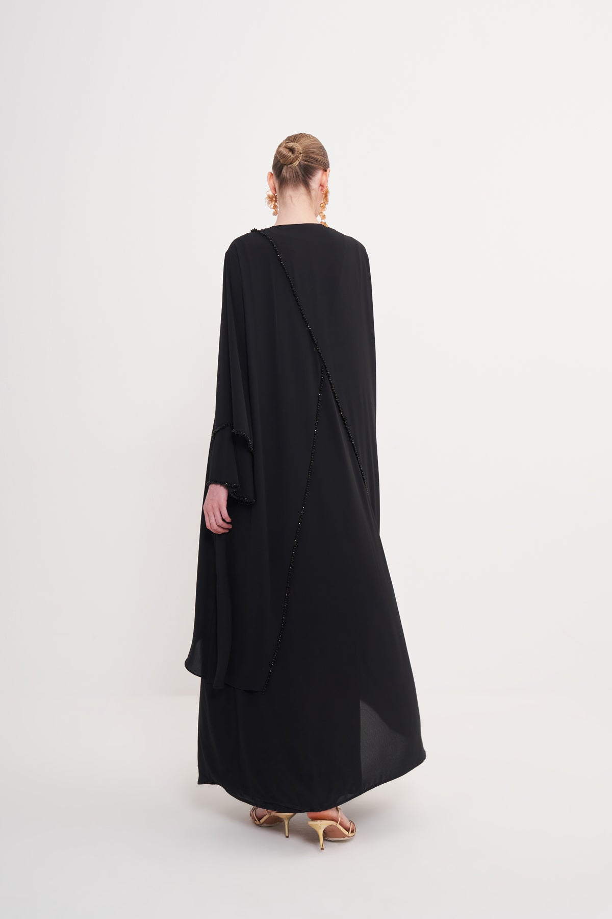 Önü Boydan Boncuk İşleme Detaylı Abaya - siyah