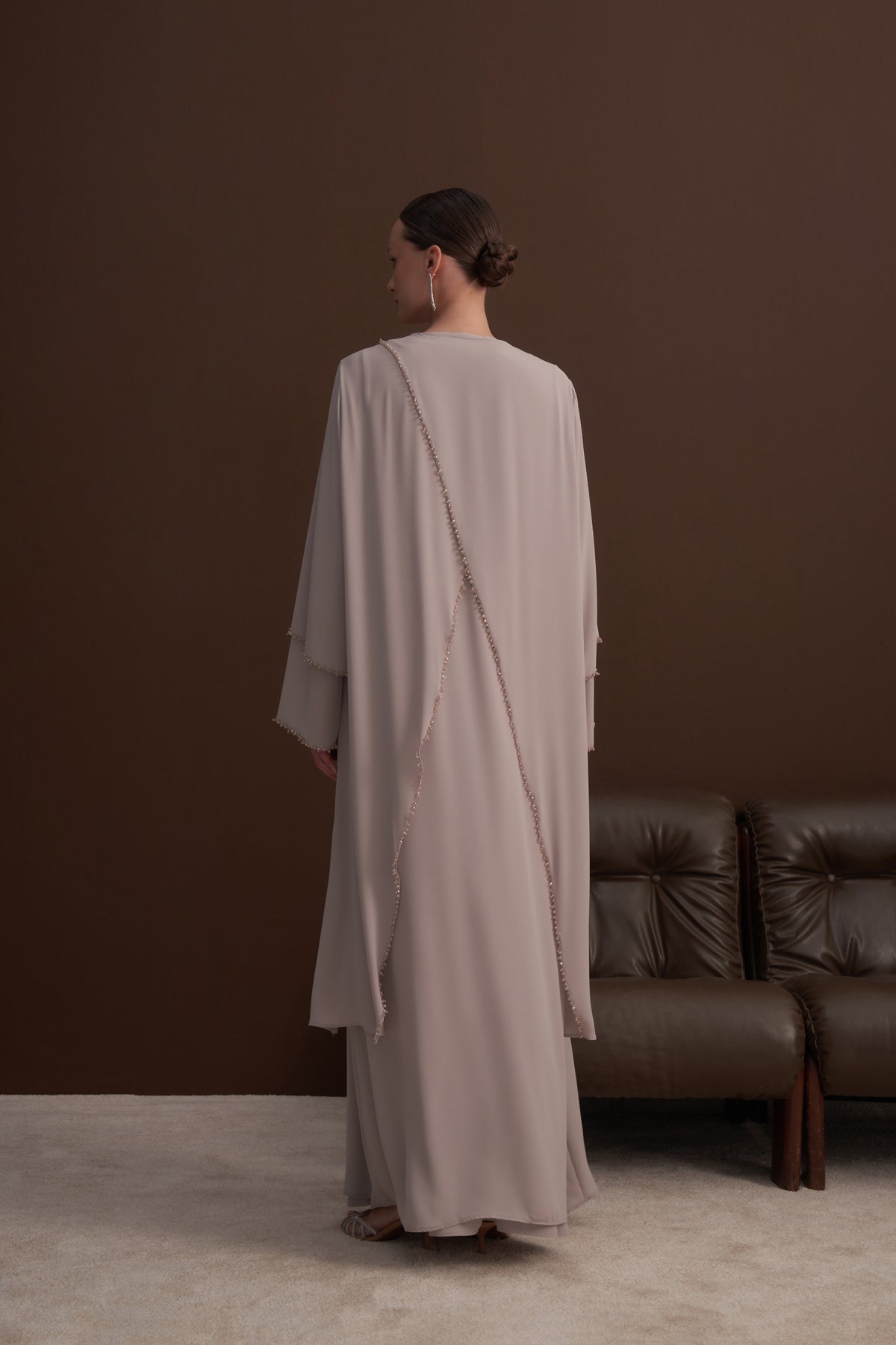 Önü Boydan Boncuk İşleme Detaylı Abaya - bej