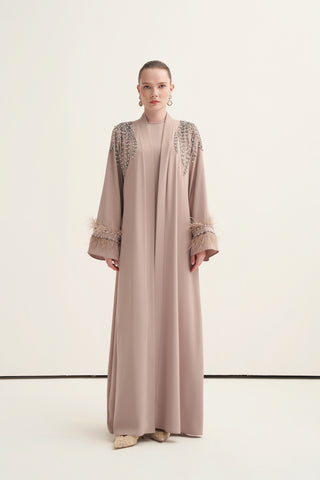 Kol Uçları Tüy Detaylı ve Taş İşlemeli Abaya - bej