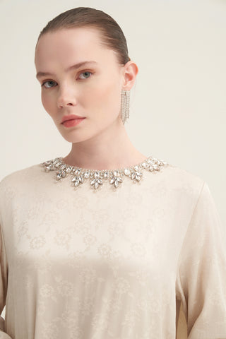 Yakası Taş İşlemeli Çiçek Desen Kumaşlı Elbise - bej