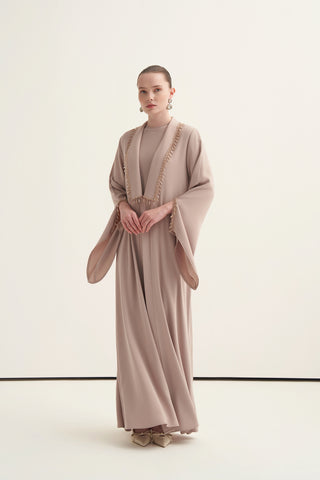 Yaka Patları Boncuk İşleme Detaylı Abaya - bej
