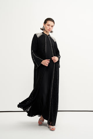 Ön Patı ve Omuzları Boncuk İşlemeli Abaya - siyah