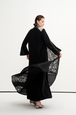 Ön Patı ve Omuzları Boncuk İşlemeli Abaya - siyah