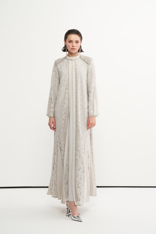 Ön Patı ve Omuzları Boncuk İşlemeli Abaya - bej