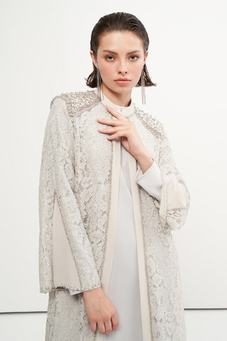 Ön Patı ve Omuzları Boncuk İşlemeli Abaya - bej