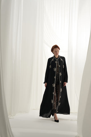 Şerit Taşlı ve Yaprak İşleme Detaylı Abaya - siyah
