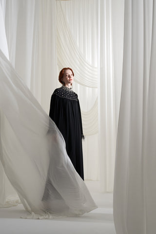 Tüy ve Şifon Detaylı Elişi Elbise - siyah