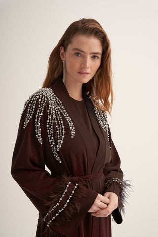 Kol Uçları Tüy Detaylı ve Taş İşlemeli Abaya - kahve