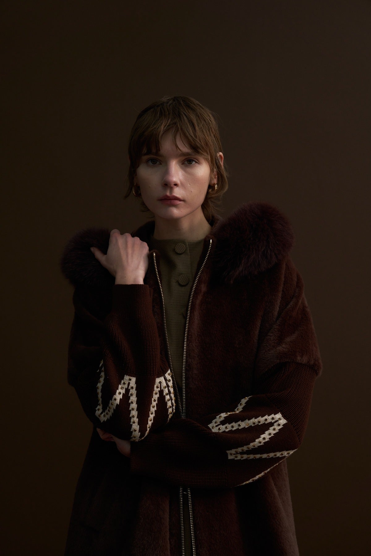 Kolları Desenli Triko Kapüşon Kürk Detaylı Fermuarlı Kaban - kahve