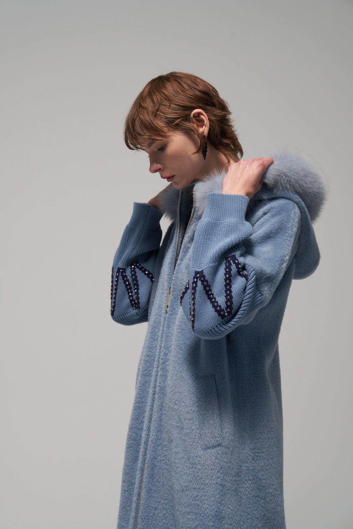 Kolları Desenli Triko Kapüşon Kürk Detaylı Fermuarlı Kaban - mavi